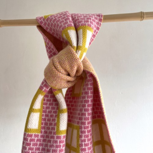 donna_scarfhousepink4d