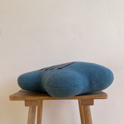 dwbloomcushionblue3