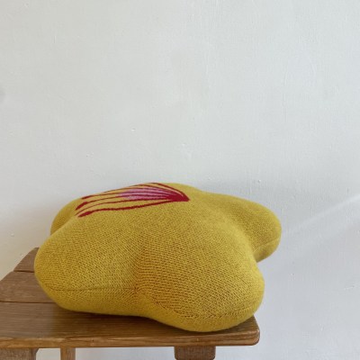 dwbloomcushionyellow3