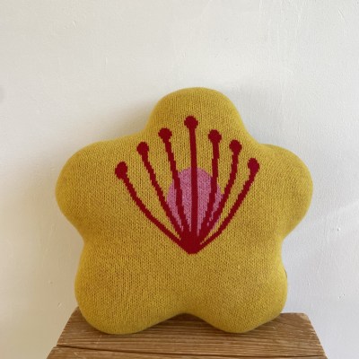 dwbloomcushionyellow