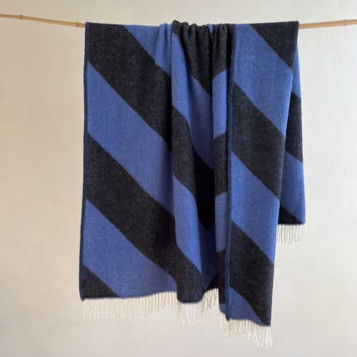 klippanmerino50recyarrowblueblack2